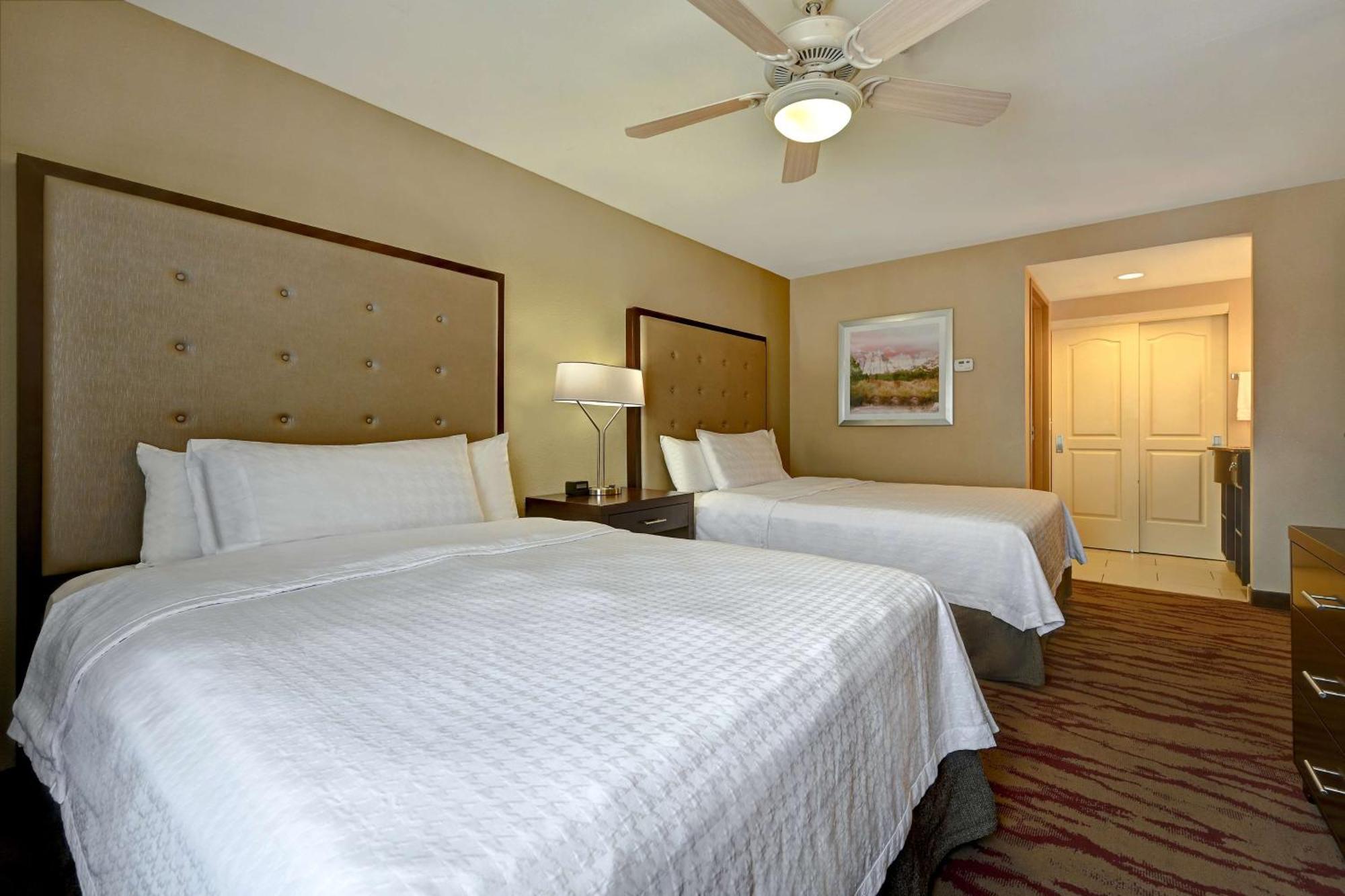 โฮมวูดสวีท บายฮิลตัน อัลบูเกอร์กี แอร์พอร์ต โฮเต็ล Hotel แอลบูเคอร์คี ภายนอก รูปภาพ